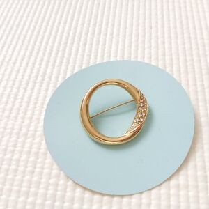 Vintage Gold tone  rhinestines Monet loop Brooch, Signed,1 1/2, mint